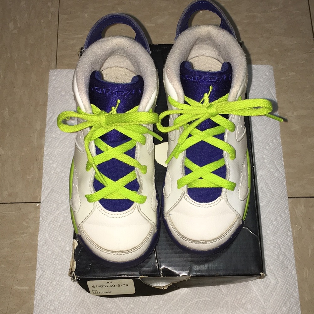 🔥Jordan’s 4 retro size  10c toddler.